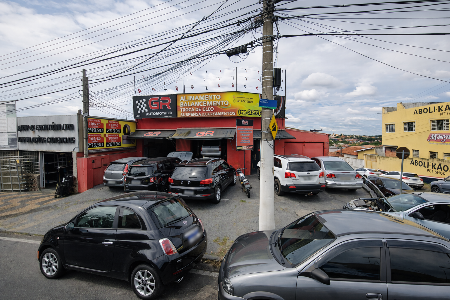 Centro automotivo moderno e equipado